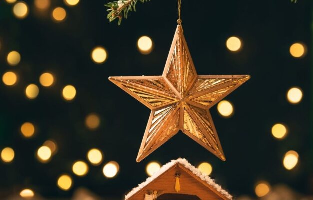 59 Best Christmas Bible Verses For Holiday Cards And Prayers