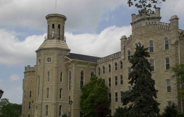 Best Christian Colleges In Illinois Faith On View
